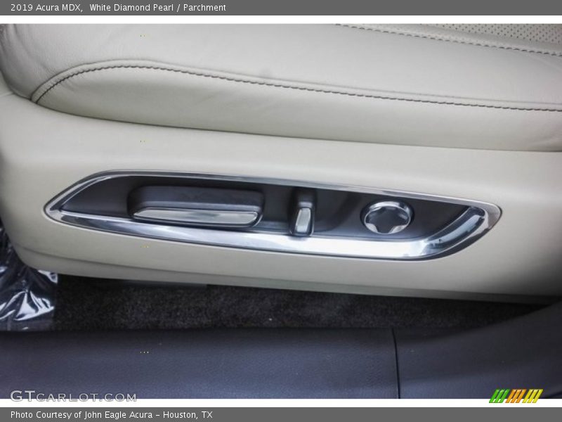White Diamond Pearl / Parchment 2019 Acura MDX