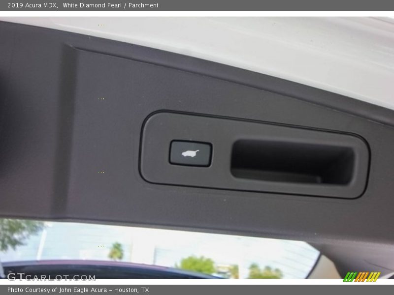 White Diamond Pearl / Parchment 2019 Acura MDX