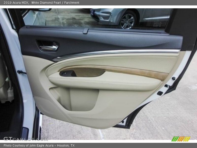 White Diamond Pearl / Parchment 2019 Acura MDX