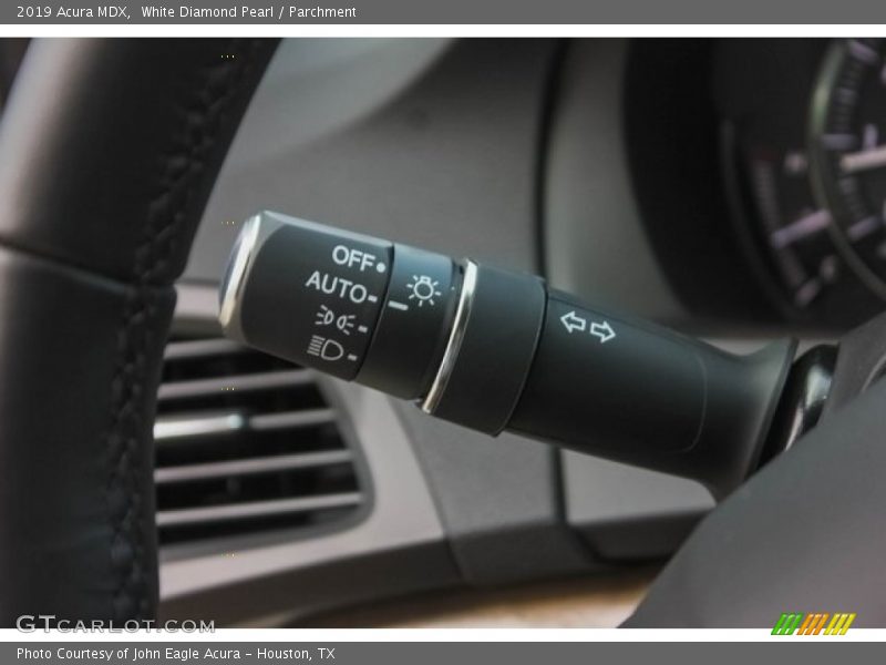 White Diamond Pearl / Parchment 2019 Acura MDX