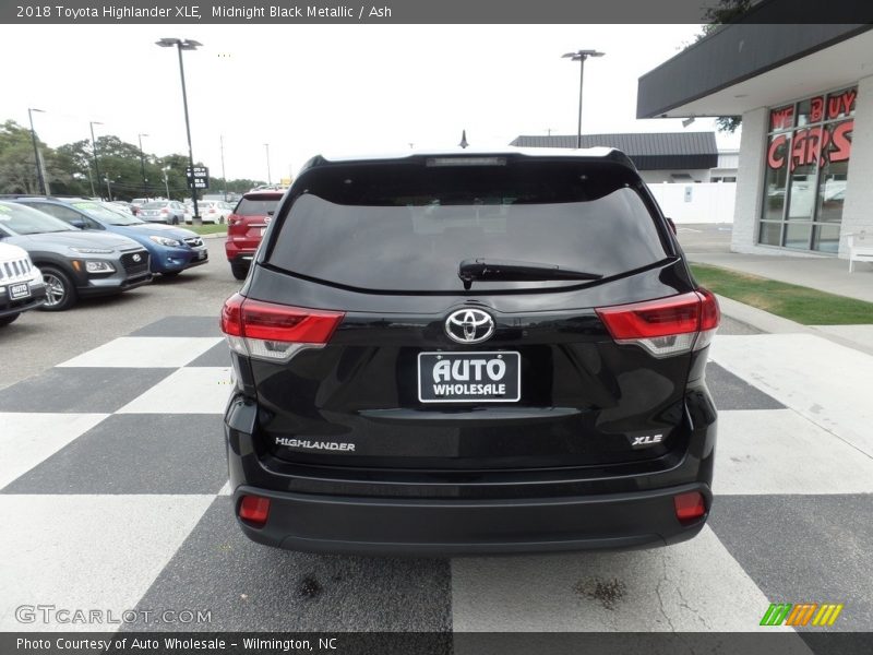 Midnight Black Metallic / Ash 2018 Toyota Highlander XLE