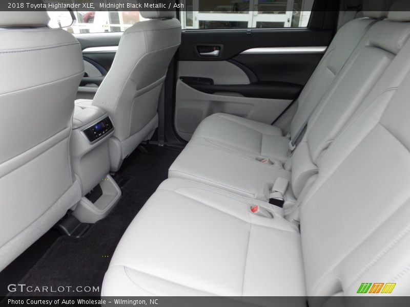 Midnight Black Metallic / Ash 2018 Toyota Highlander XLE