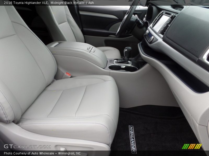 Midnight Black Metallic / Ash 2018 Toyota Highlander XLE