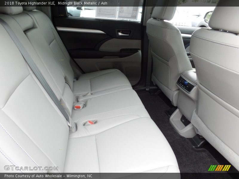 Midnight Black Metallic / Ash 2018 Toyota Highlander XLE