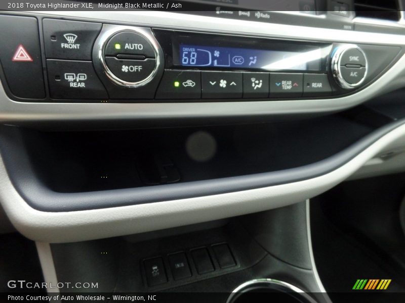 Midnight Black Metallic / Ash 2018 Toyota Highlander XLE