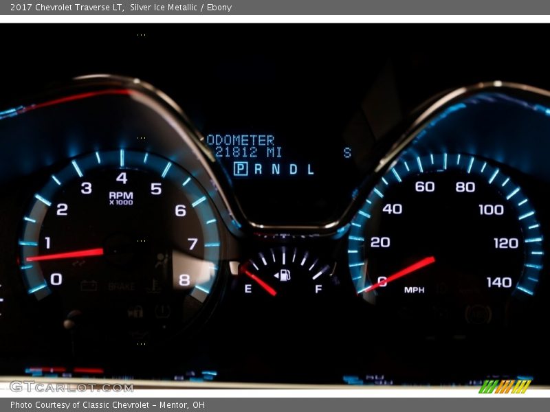 Silver Ice Metallic / Ebony 2017 Chevrolet Traverse LT