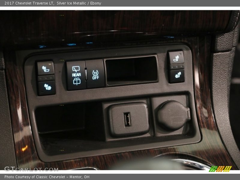 Silver Ice Metallic / Ebony 2017 Chevrolet Traverse LT