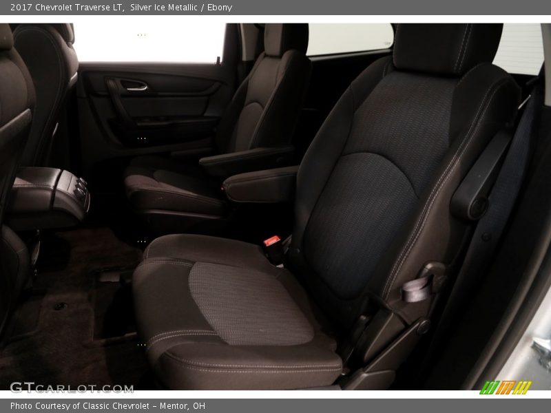 Silver Ice Metallic / Ebony 2017 Chevrolet Traverse LT