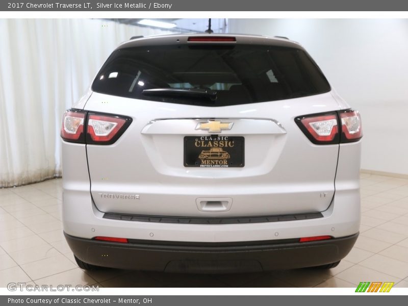 Silver Ice Metallic / Ebony 2017 Chevrolet Traverse LT