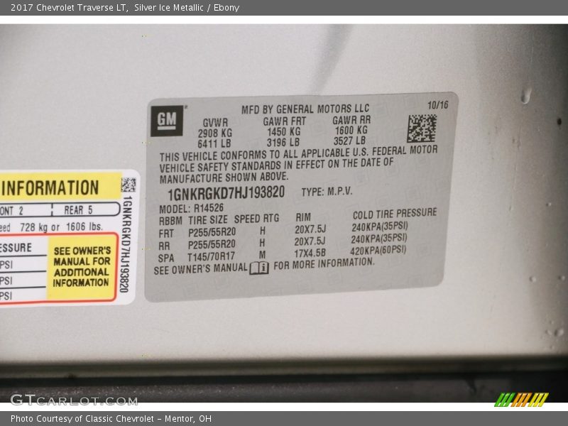 Silver Ice Metallic / Ebony 2017 Chevrolet Traverse LT