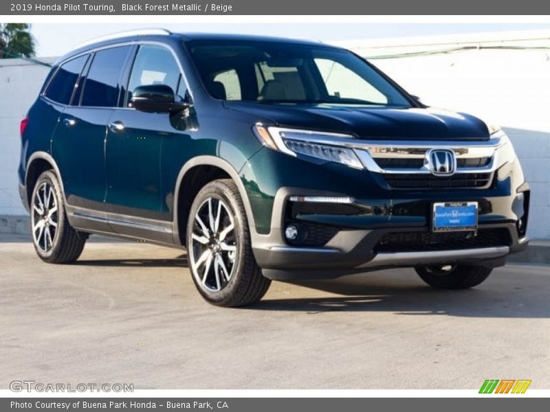 Front 3/4 View of 2019 Pilot Touring