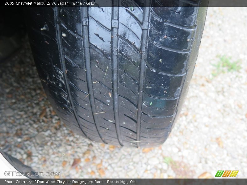 White / Gray 2005 Chevrolet Malibu LS V6 Sedan
