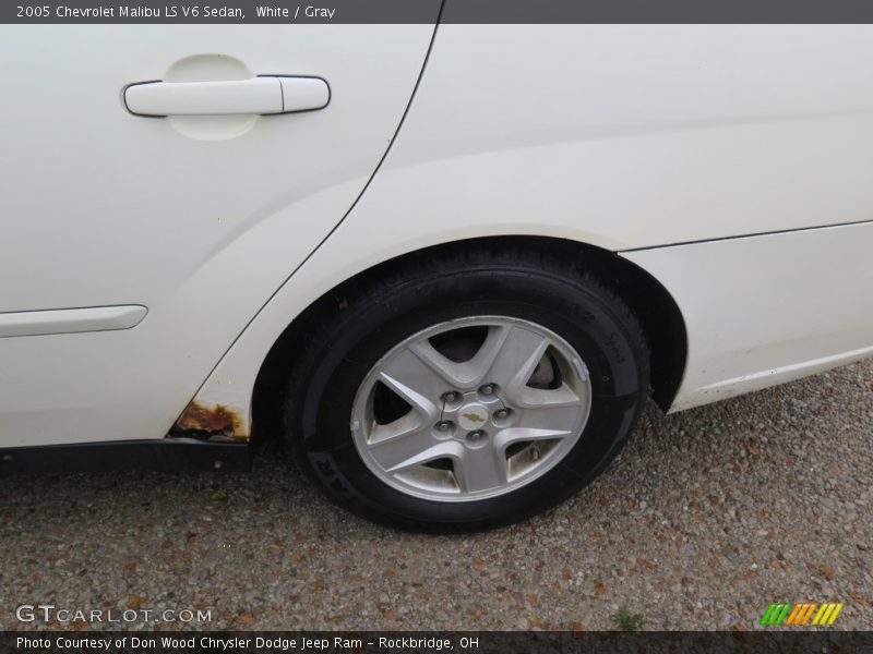 White / Gray 2005 Chevrolet Malibu LS V6 Sedan