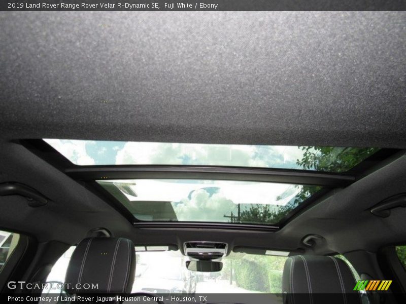 Fuji White / Ebony 2019 Land Rover Range Rover Velar R-Dynamic SE