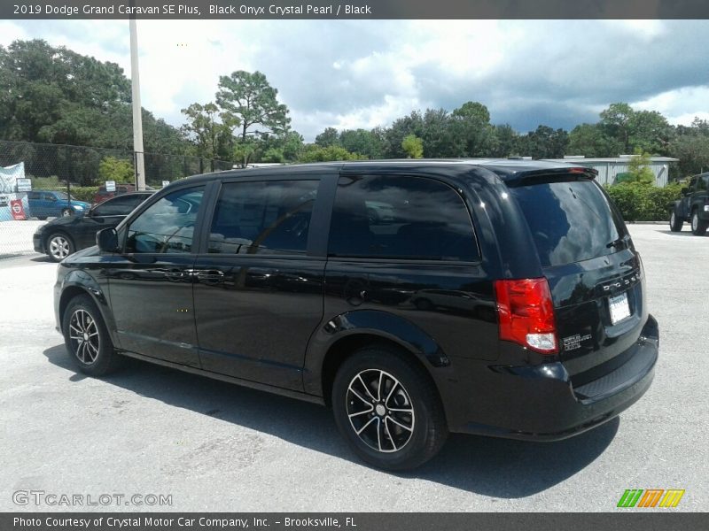 Black Onyx Crystal Pearl / Black 2019 Dodge Grand Caravan SE Plus