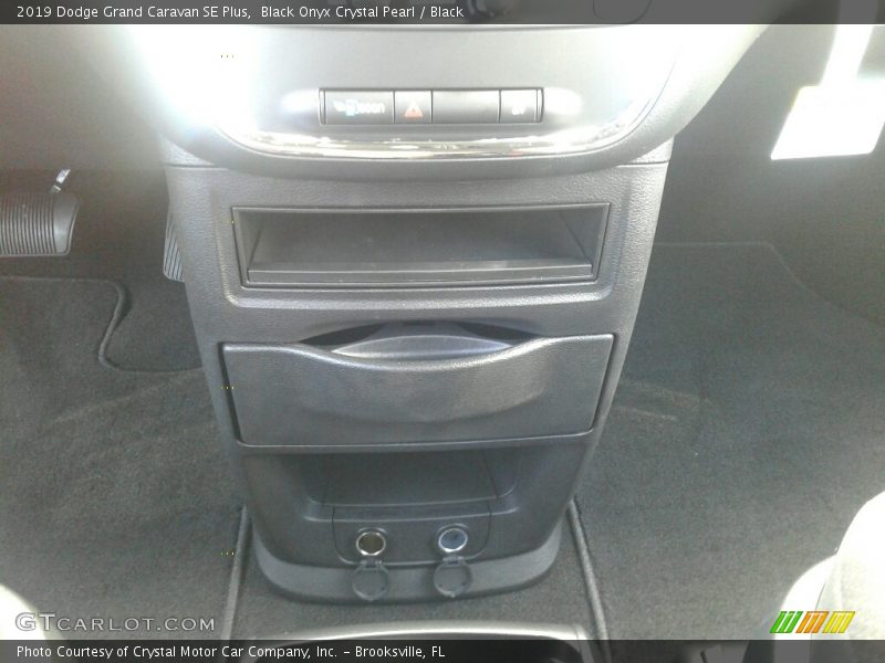 Black Onyx Crystal Pearl / Black 2019 Dodge Grand Caravan SE Plus