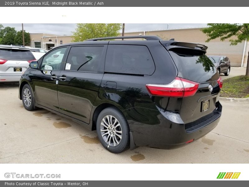 Midnight Black Metallic / Ash 2019 Toyota Sienna XLE