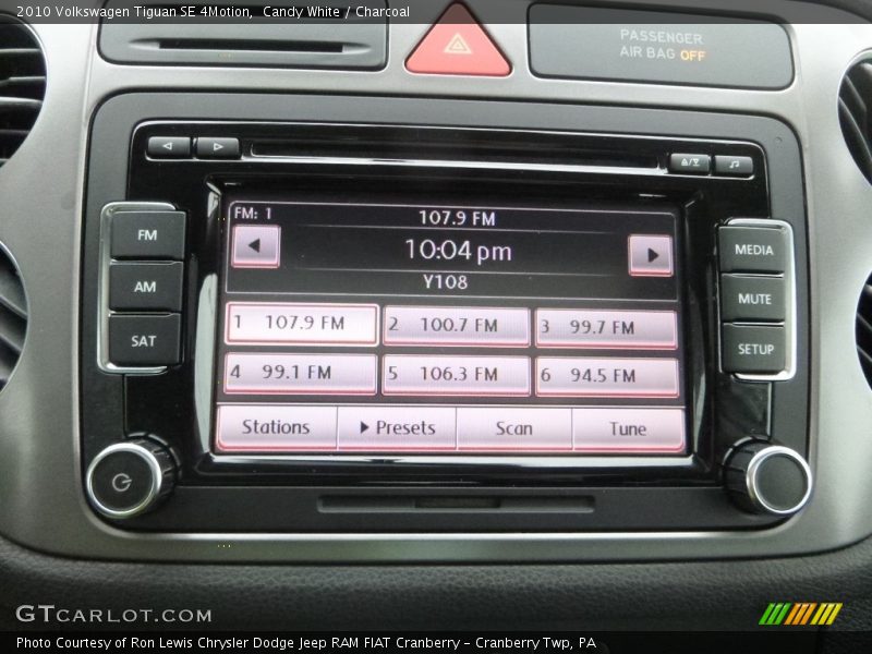 Candy White / Charcoal 2010 Volkswagen Tiguan SE 4Motion