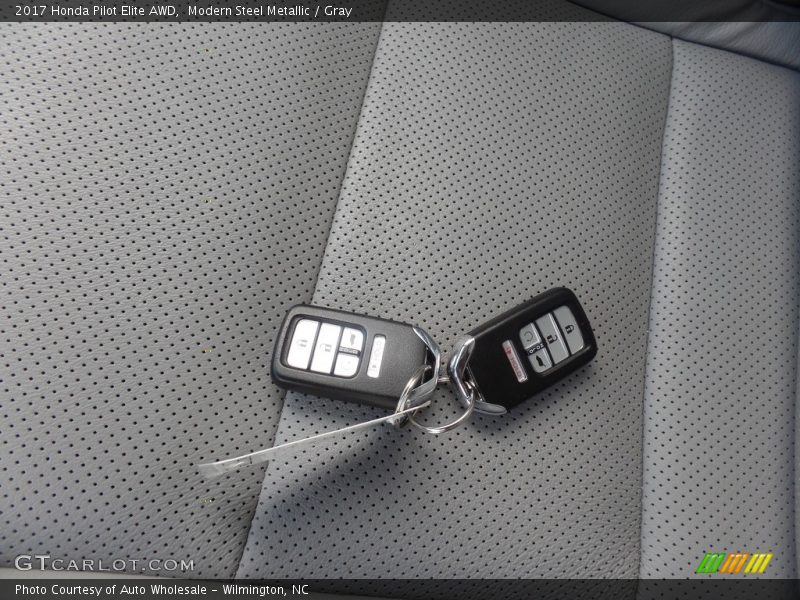 Modern Steel Metallic / Gray 2017 Honda Pilot Elite AWD