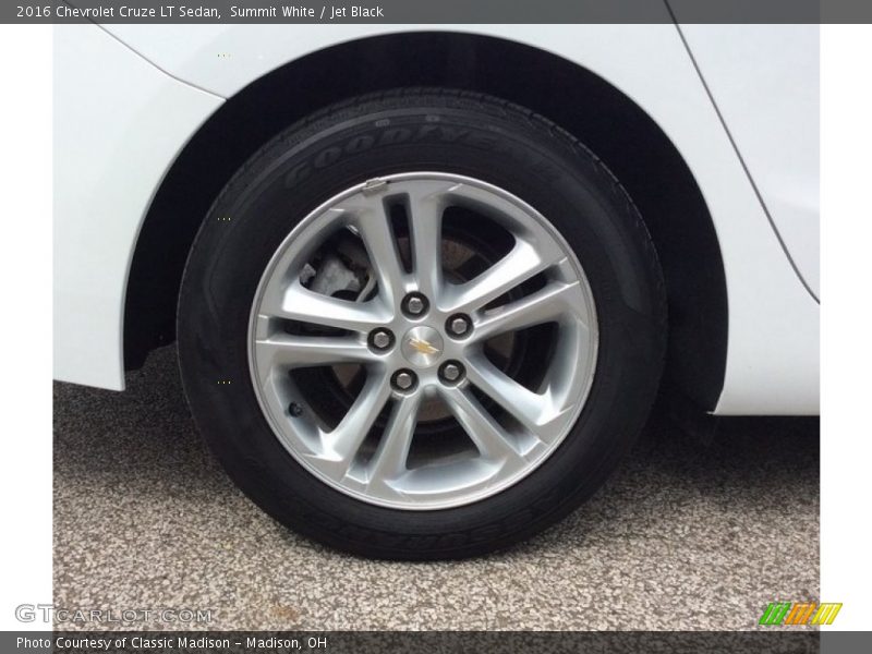 Summit White / Jet Black 2016 Chevrolet Cruze LT Sedan