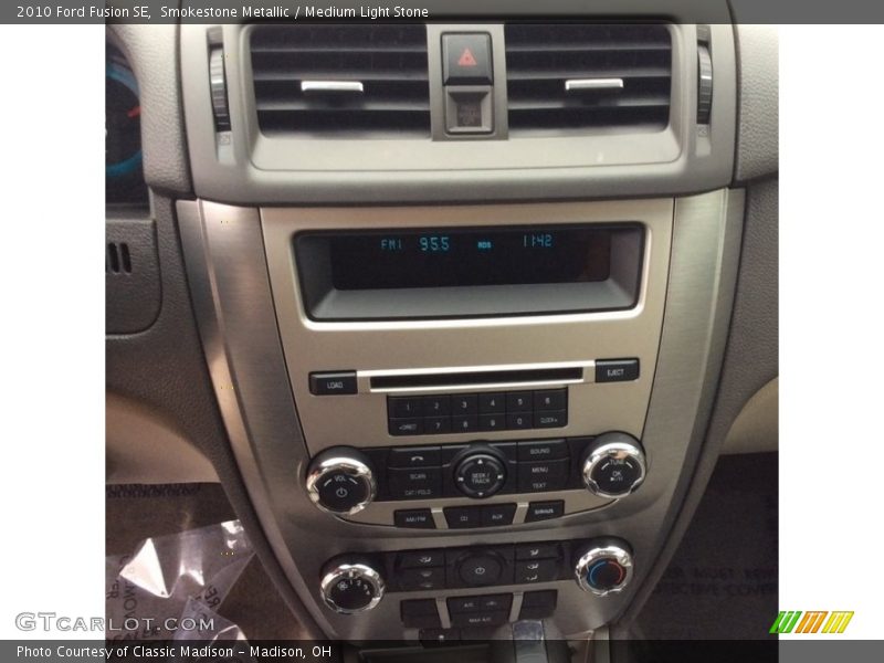 Smokestone Metallic / Medium Light Stone 2010 Ford Fusion SE