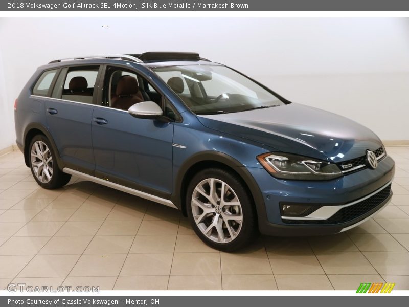 Front 3/4 View of 2018 Golf Alltrack SEL 4Motion