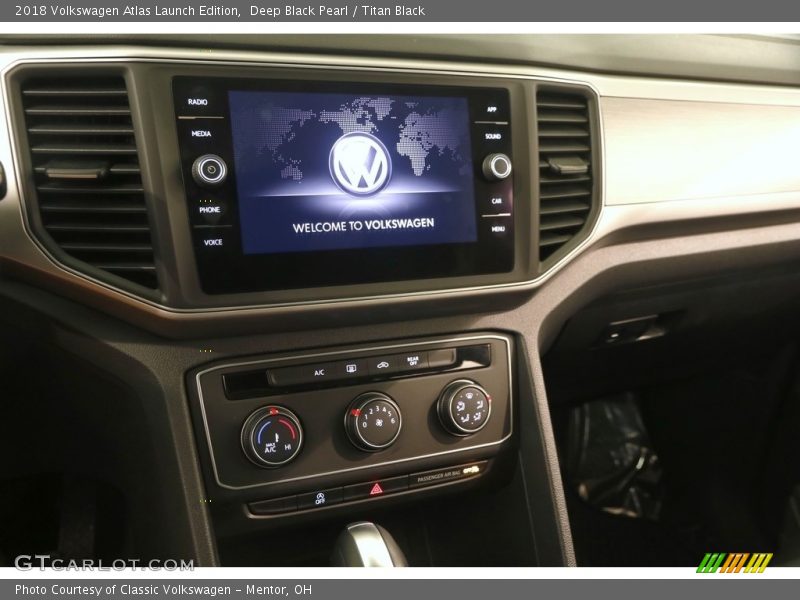 Deep Black Pearl / Titan Black 2018 Volkswagen Atlas Launch Edition