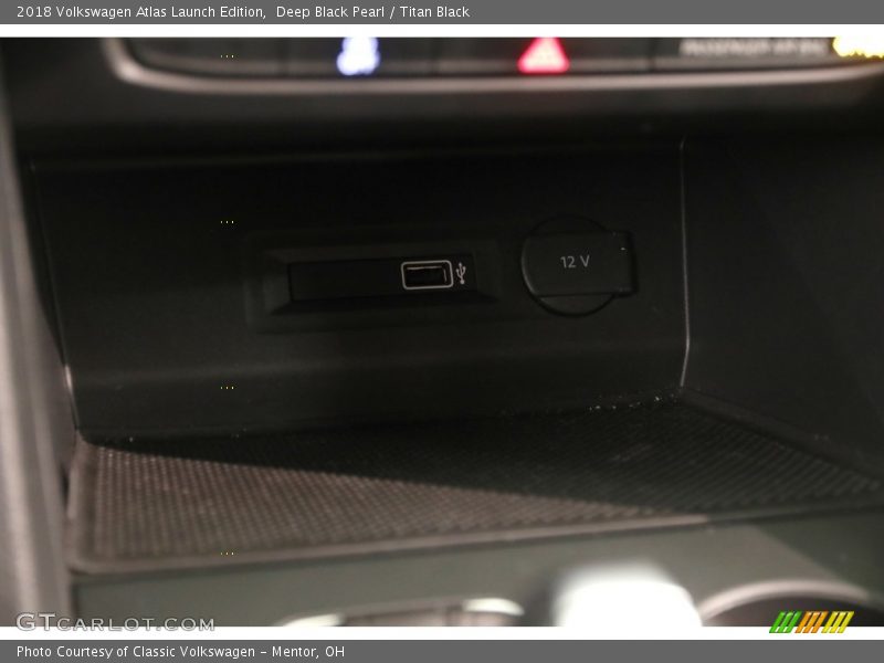 Deep Black Pearl / Titan Black 2018 Volkswagen Atlas Launch Edition