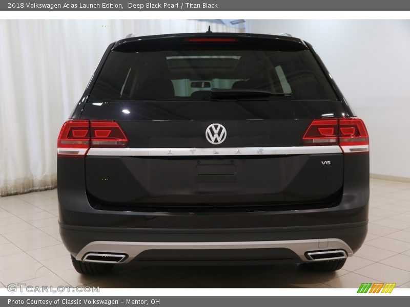 Deep Black Pearl / Titan Black 2018 Volkswagen Atlas Launch Edition