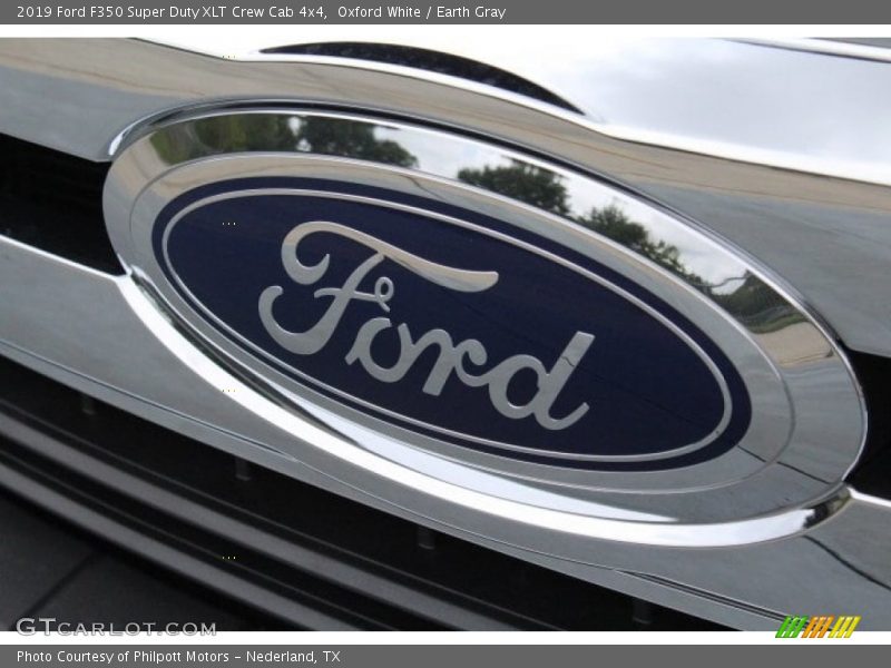 Oxford White / Earth Gray 2019 Ford F350 Super Duty XLT Crew Cab 4x4