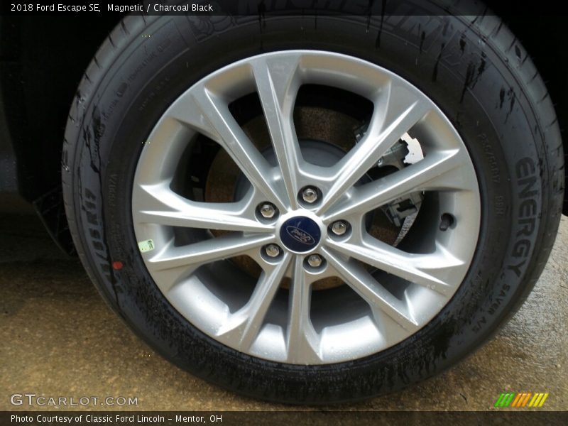 Magnetic / Charcoal Black 2018 Ford Escape SE