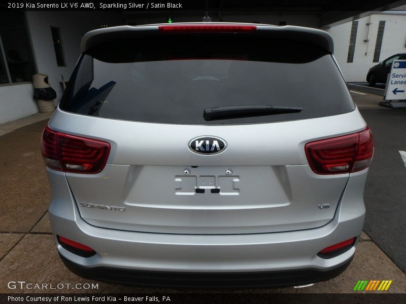Sparkling Silver / Satin Black 2019 Kia Sorento LX V6 AWD