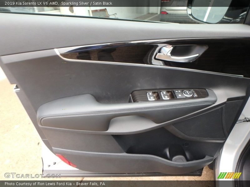 Sparkling Silver / Satin Black 2019 Kia Sorento LX V6 AWD