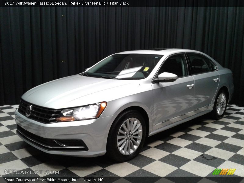 Reflex Silver Metallic / Titan Black 2017 Volkswagen Passat SE Sedan