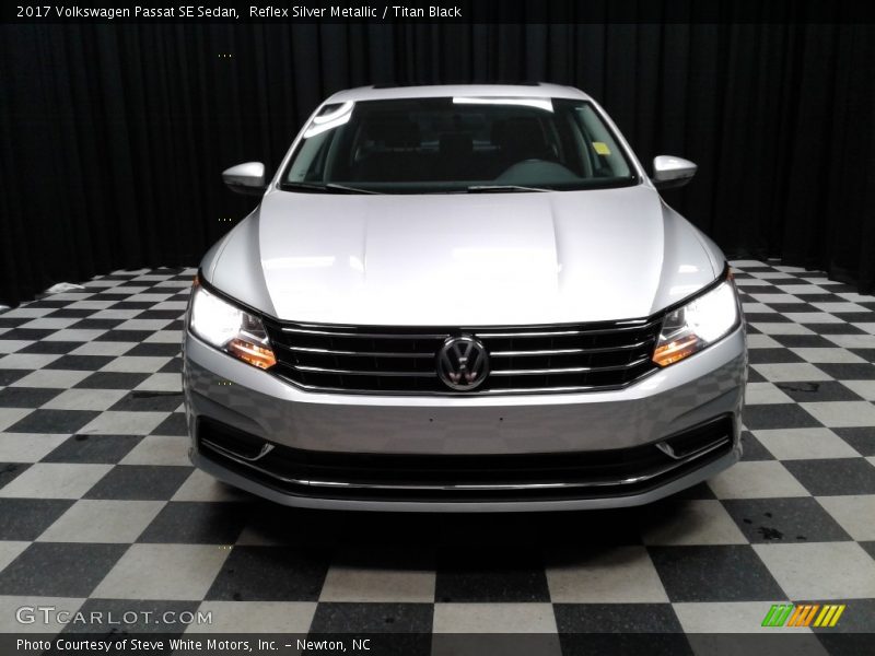 Reflex Silver Metallic / Titan Black 2017 Volkswagen Passat SE Sedan