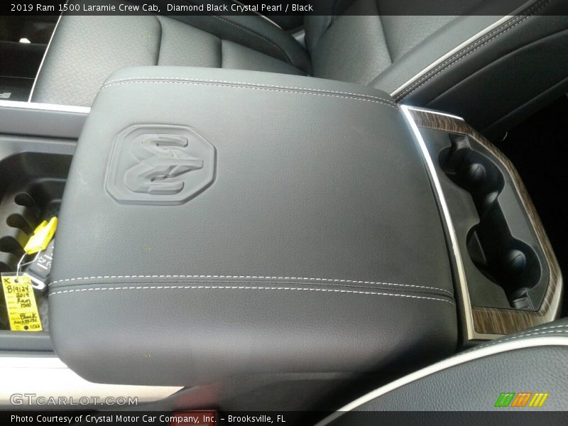 Diamond Black Crystal Pearl / Black 2019 Ram 1500 Laramie Crew Cab