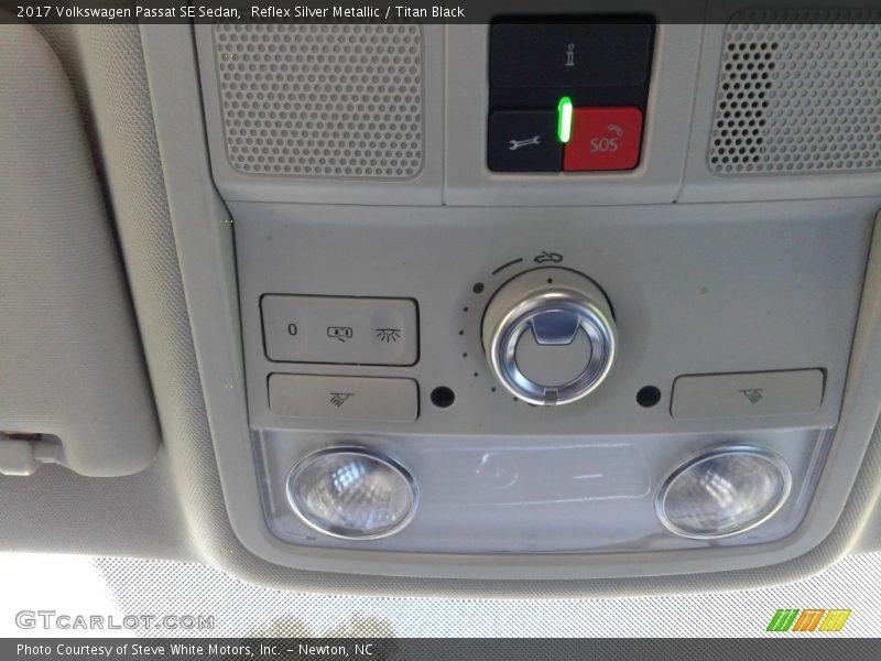 Reflex Silver Metallic / Titan Black 2017 Volkswagen Passat SE Sedan