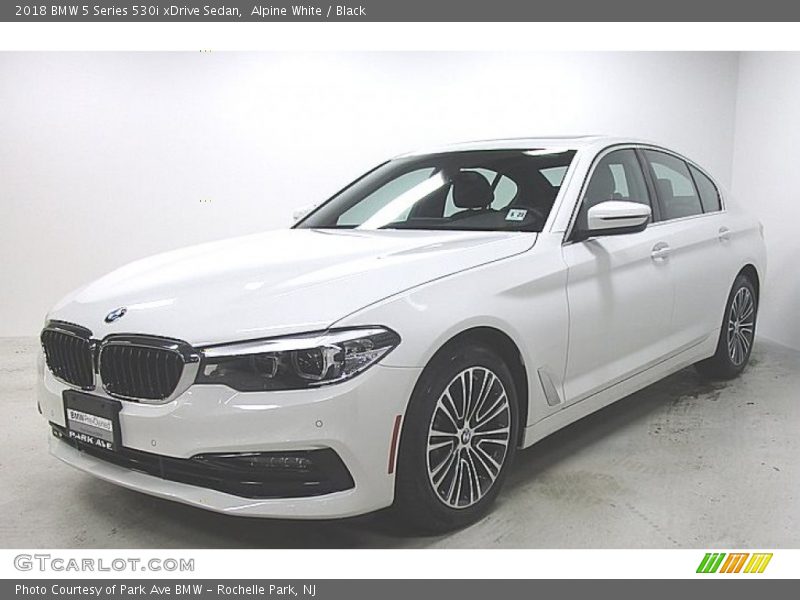 Alpine White / Black 2018 BMW 5 Series 530i xDrive Sedan