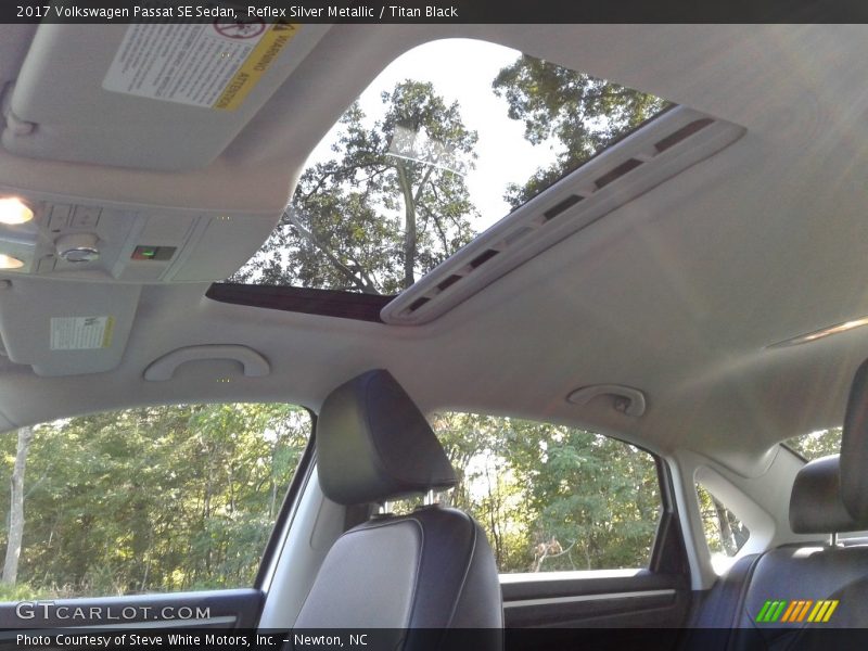Reflex Silver Metallic / Titan Black 2017 Volkswagen Passat SE Sedan