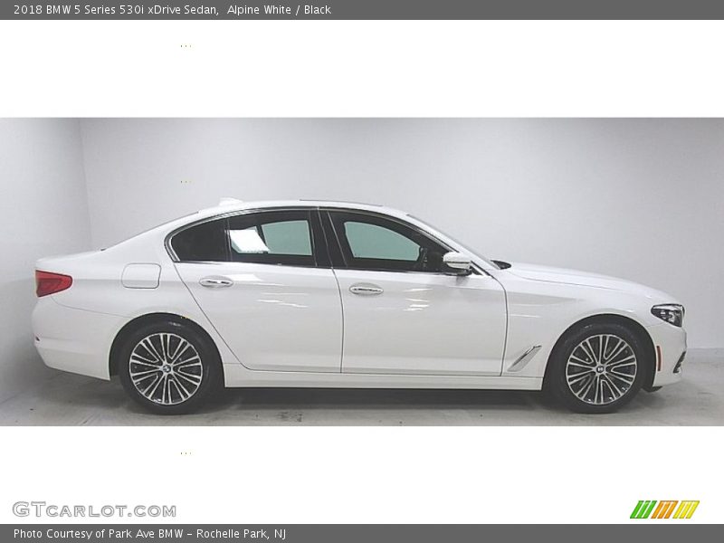 Alpine White / Black 2018 BMW 5 Series 530i xDrive Sedan