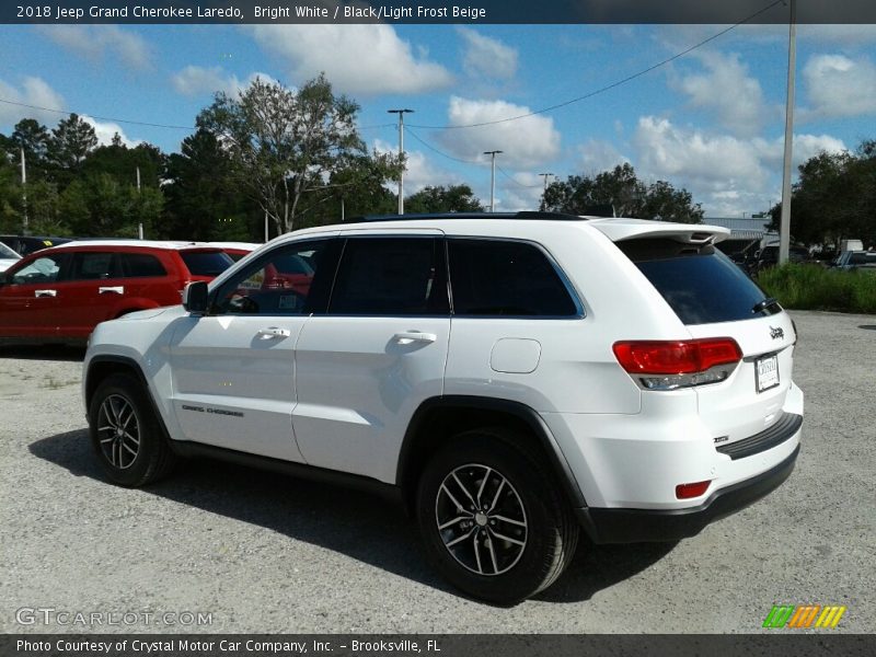 Bright White / Black/Light Frost Beige 2018 Jeep Grand Cherokee Laredo