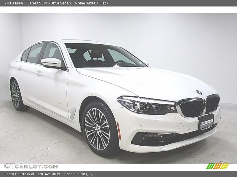 Alpine White / Black 2018 BMW 5 Series 530i xDrive Sedan