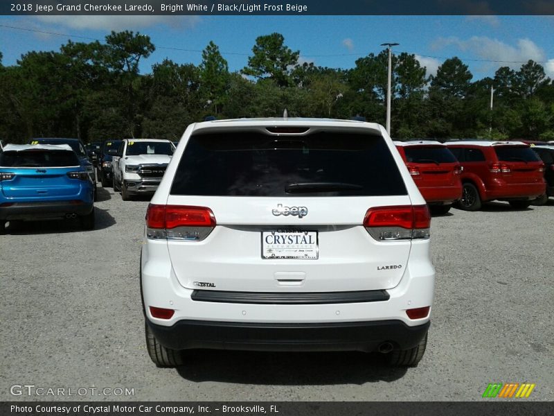 Bright White / Black/Light Frost Beige 2018 Jeep Grand Cherokee Laredo