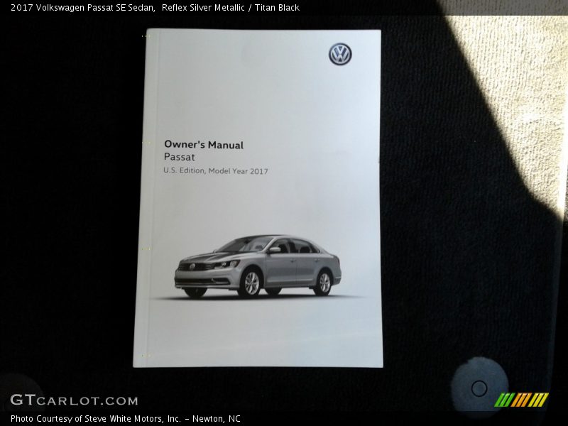 Reflex Silver Metallic / Titan Black 2017 Volkswagen Passat SE Sedan