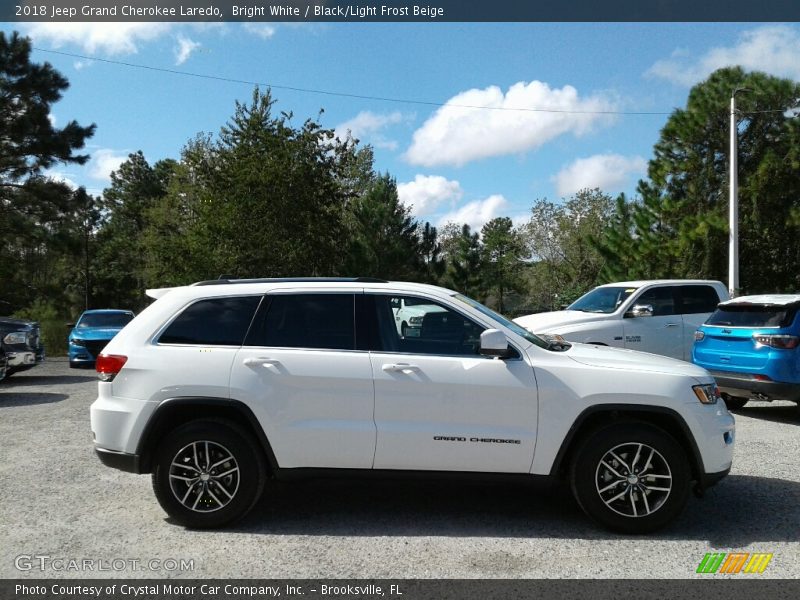 Bright White / Black/Light Frost Beige 2018 Jeep Grand Cherokee Laredo