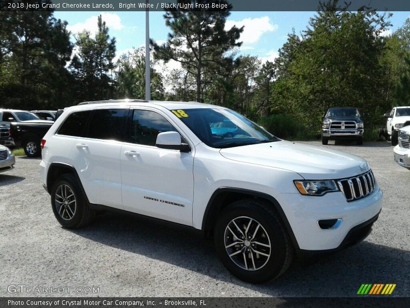 Bright White / Black/Light Frost Beige 2018 Jeep Grand Cherokee Laredo