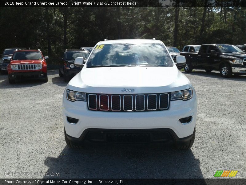 Bright White / Black/Light Frost Beige 2018 Jeep Grand Cherokee Laredo