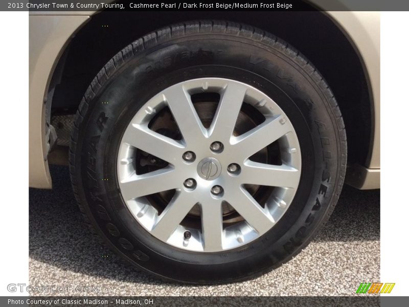 Cashmere Pearl / Dark Frost Beige/Medium Frost Beige 2013 Chrysler Town & Country Touring