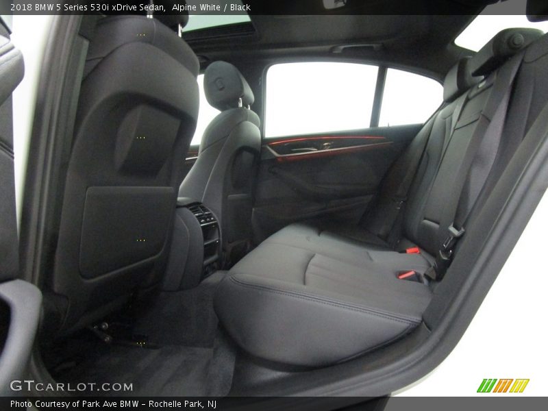Alpine White / Black 2018 BMW 5 Series 530i xDrive Sedan