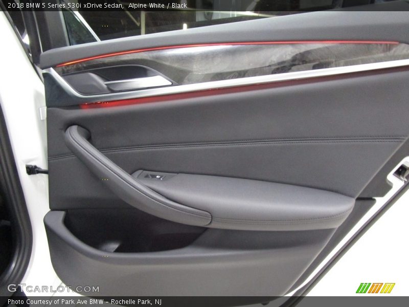 Alpine White / Black 2018 BMW 5 Series 530i xDrive Sedan